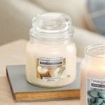 YANKEE CANDLE Home Inspiration Lumanare Parfumata Borcan Mediu Vanilla Frosting 340gr.